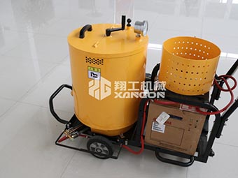 瀝青灌縫機(jī)廠家迎合路面養(yǎng)護(hù)需求，適應(yīng)市場(chǎng)變化