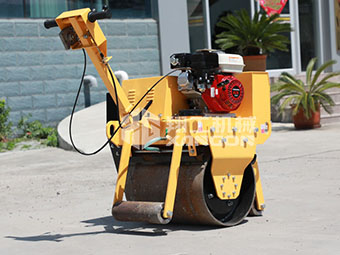 為什么別人家小型壓路機(jī)長壽？秘訣在這里！