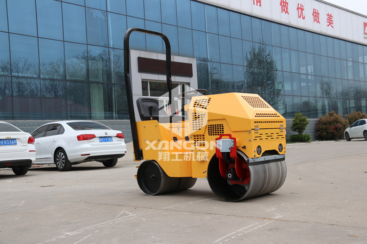小型壓路機配重松動的原因是什么？4個細(xì)節(jié)告訴你
